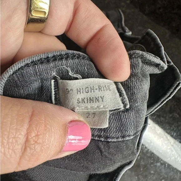 Madewell (27) 9” Black High Rise Skinny Button Fly Minimalist Quiet Luxury Look - Picture 6 of 9